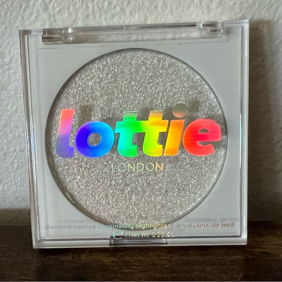 Lottie London Diamond Bounce Illuminating Highlighter 0.28 oz - Picture 1 of 6